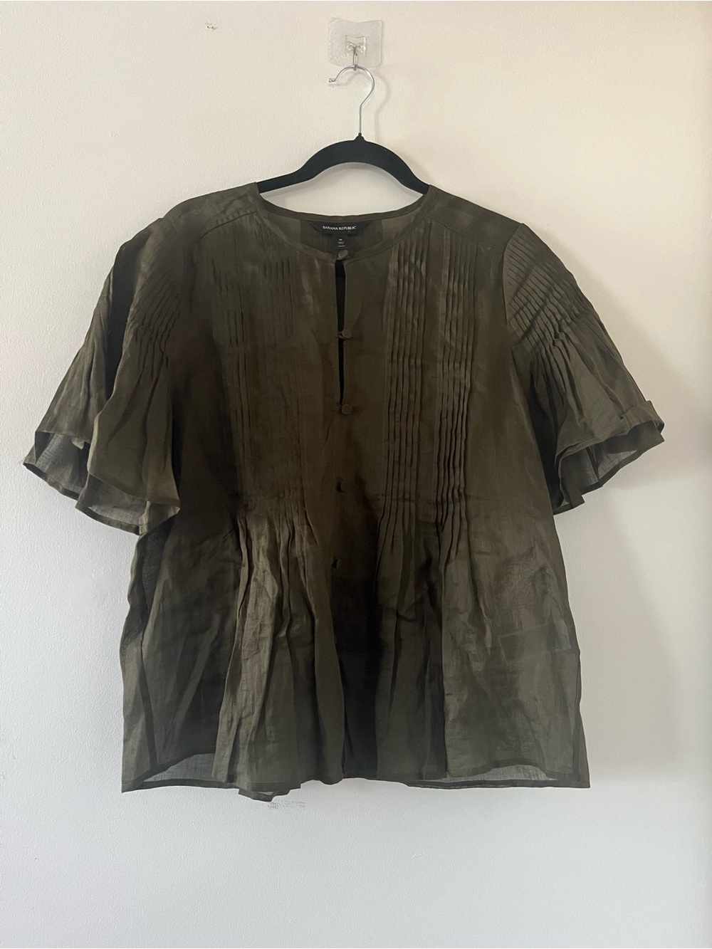 Banana Republic Olive Green Short Sleeve Sheer Pintuck Blouse Medium Office